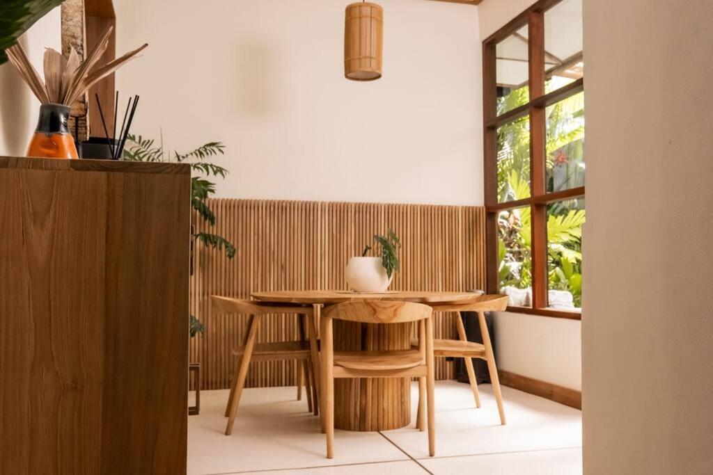 Villa Mahira - Charming 1br With Living And Full Kitchen, Nestled In Quiet Jungle *
