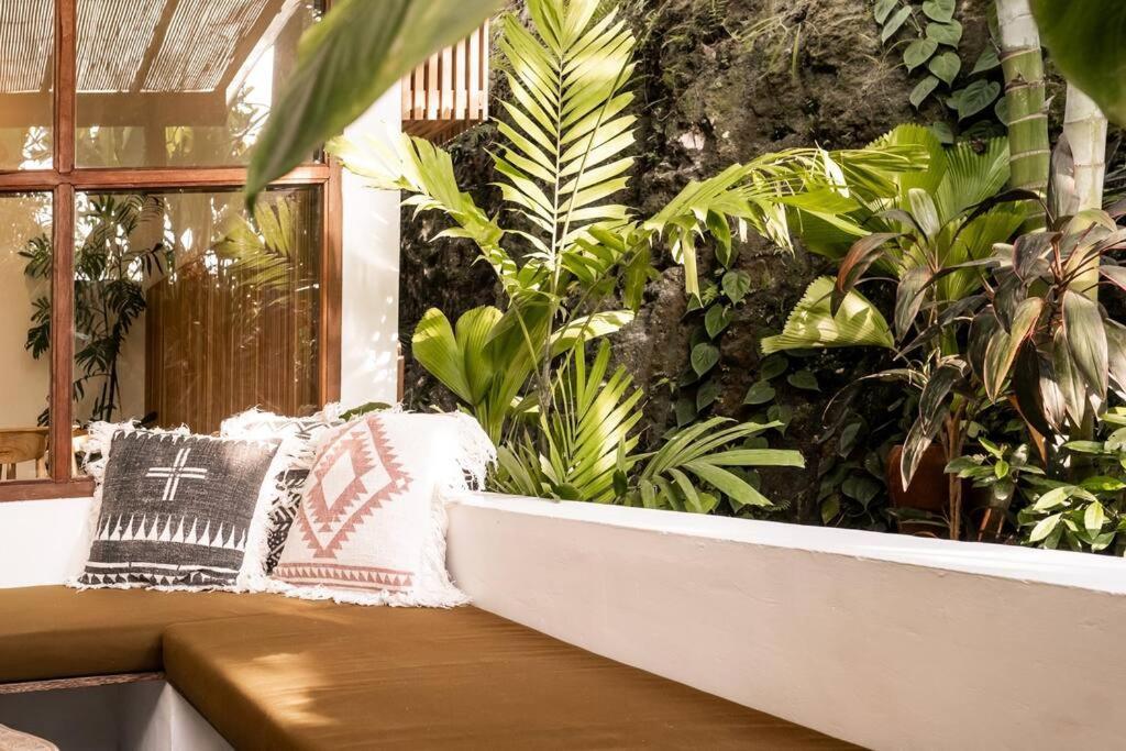 Mahira - Charming 1br With Living And Full Kitchen, Nestled In Quiet Jungle Villa Uluwatu (Bali)