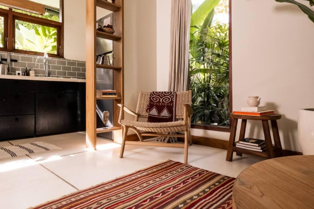 Mahira - Charming 1br With Living And Full Kitchen, Nestled In Quiet Jungle Villa *