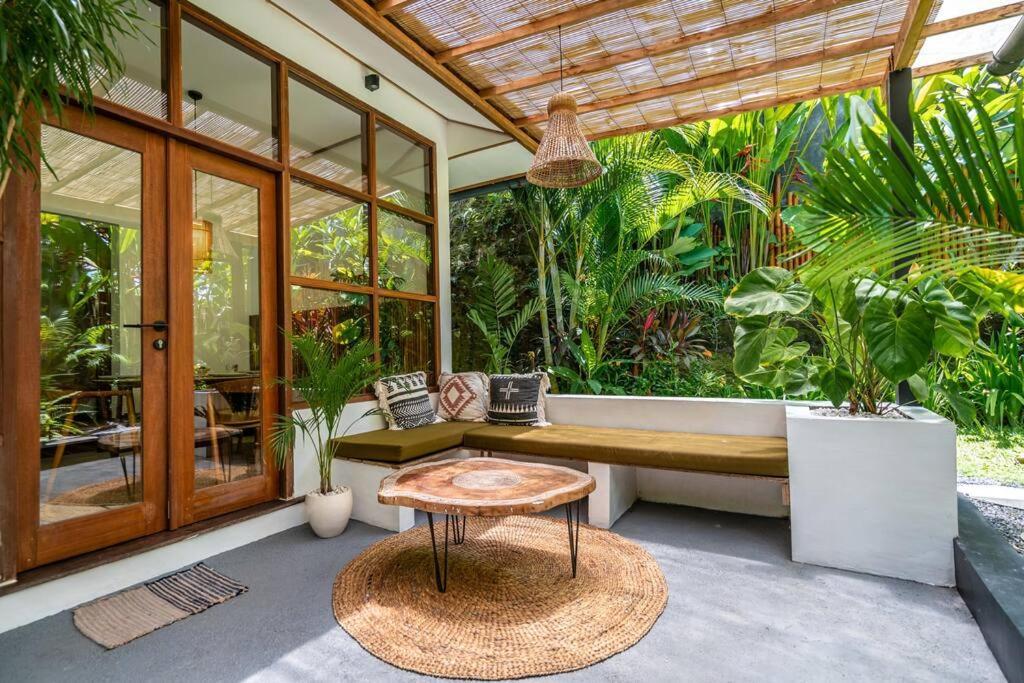 Mahira - Charming 1br With Living And Full Kitchen, Nestled In Quiet Jungle *