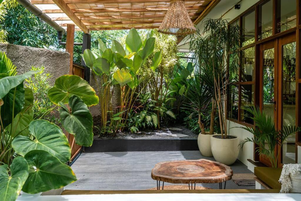 Mahira - Charming 1br With Living And Full Kitchen, Nestled In Quiet Jungle Villa Uluwatu (Bali)